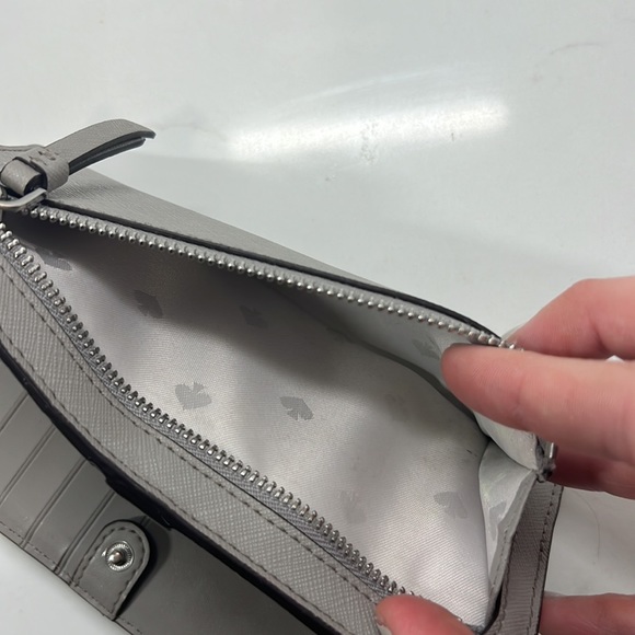 Sold🚫Kate Spade Cameron Large Slim Bifold Wallet Saffiano - Grey/Soft taupe - Picture 5 of 6